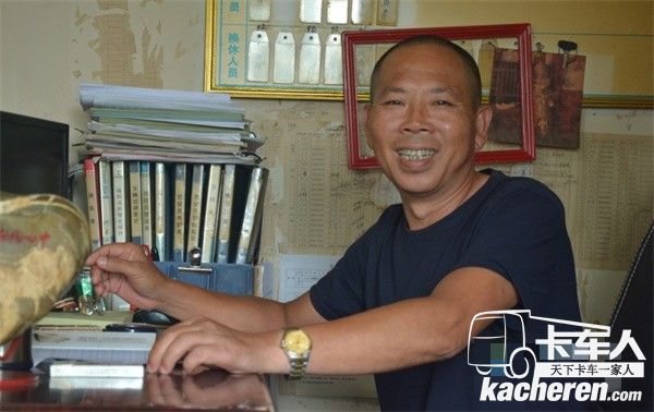 華菱星馬混凝土攪拌車吉平建材公司車隊主管毛隊長有著11年的車隊管理經(jīng)驗